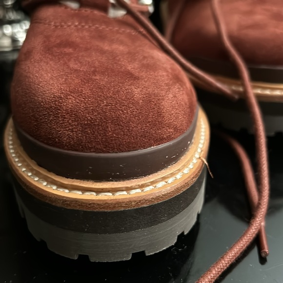 Beautiful lace up boots - Picture 5 of 6